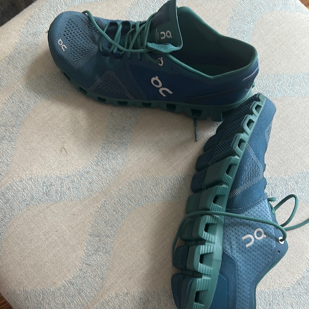 I Cloud Men’s tennis shoes, Size 9 M.  Green.